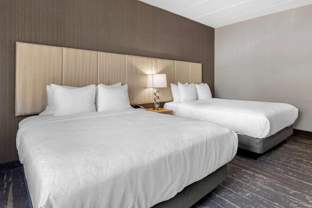 Queen Room with Two Queen Beds - Non-Smoking interior